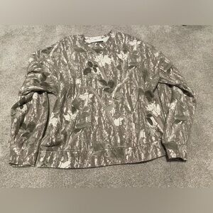 ABERCROMBIE unisex essentials crew sweatshirt white camo- Large